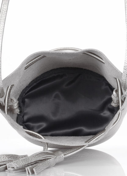 Серебряная кожаная сумочка на завязках Bucket, bucket-silver