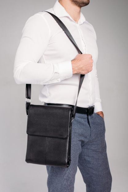 Кожаная сумка мужская на плечо черная Tiding Bag A25F-9906A