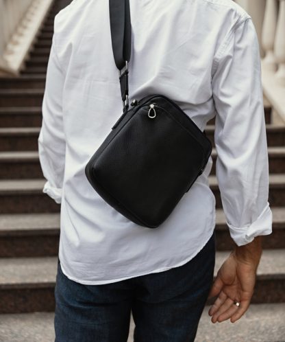 Кожаная мужская сумка на плечо Tiding Bag SM8-9686-4A черная